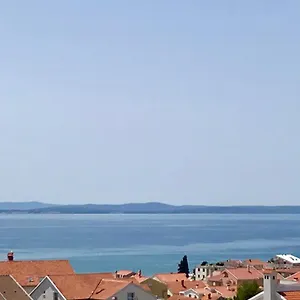 apartments-four-you.hotelinzadar.com/